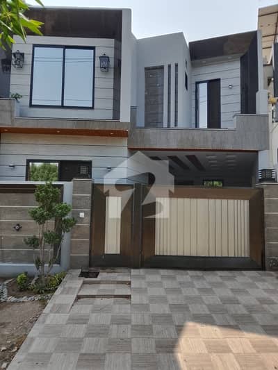 Prime Location Wapda Town Phase 2 - Block Q House Sized 6 Marla