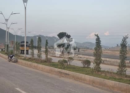 مارگلہ انکلیو مارگلہ ایونیو,اسلام آباد میں 5 مرلہ رہائشی پلاٹ 2.5 کروڑ میں برائے فروخت۔ مارگلہ انکلیو مارگلہ ایونیو,اسلام آباد میں 5 مرلہ رہائشی پلاٹ 2.5 کروڑ میں برائے فروخت۔