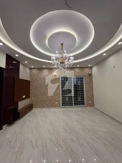 Highly-Coveted 10 Marla House Is Available In Bahria Town - Talha Block For Sale