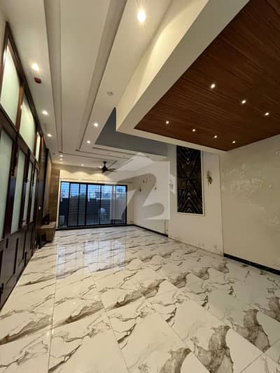 Kanal Full House 5bed Slightly Used With 15kv Solar System
