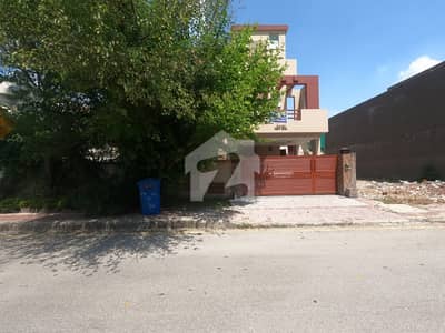 10Marla Beautiful House For Sale In Bahria Town