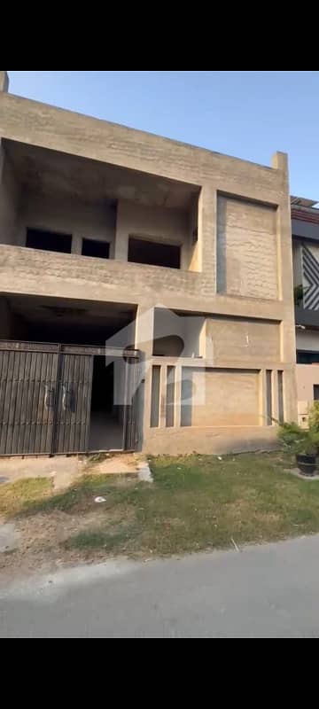 الحفیظ گارڈن - فیز 2 مین کینال بینک روڈ,لاہور میں 5 مرلہ Studio مکان 2.1 کروڑ میں برائے فروخت۔
