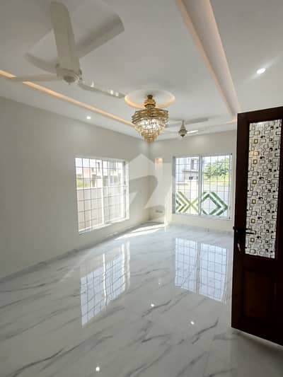 Dha Ph 2 Prime Location 10 Marla House Available For Sale