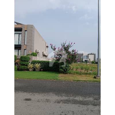 1 Kanal Pair Plot, Close To McDonald, Park And Mosque  Premium Living Environment