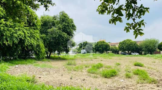 ڈی ایچ اے فیز 8 - بلاک ایس ڈی ایچ اے فیز 8,ڈی ایچ اے ڈیفینس,لاہور میں 1 کنال رہائشی پلاٹ 4.25 کروڑ میں برائے فروخت۔ ڈی ایچ اے فیز 8 - بلاک ایس ڈی ایچ اے فیز 8,ڈی ایچ اے ڈیفینس,لاہور میں 1 کنال رہائشی پلاٹ 4.25 کروڑ میں برائے فروخت۔