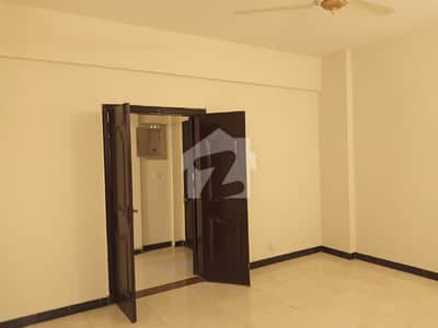 3 BED RENOVATED FLAT FOR RENT 3 BED RENOVATED FLAT FOR RENT