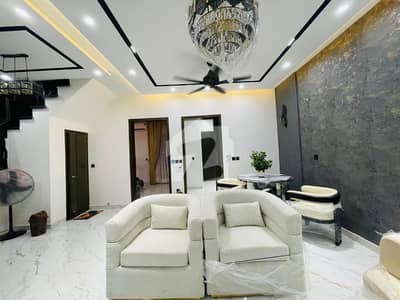 بحریہ ٹاؤن سیکٹر ای بحریہ ٹاؤن,لاہور میں 3 کمروں کا 5 مرلہ مکان 1.4 لاکھ میں کرایہ پر دستیاب ہے۔