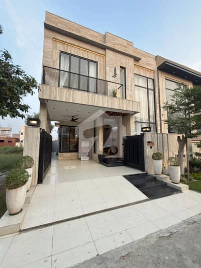 ڈی ایچ اے 9 ٹاؤن ۔ بلاک سی ڈی ایچ اے 9 ٹاؤن,ڈیفنس (ڈی ایچ اے),لاہور میں 4 کمروں کا 5 مرلہ مکان 2.8 کروڑ میں برائے فروخت۔ ڈی ایچ اے 9 ٹاؤن ۔ بلاک سی ڈی ایچ اے 9 ٹاؤن,ڈیفنس (ڈی ایچ اے),لاہور میں 4 کمروں کا 5 مرلہ مکان 2.8 کروڑ میں برائے فروخت۔