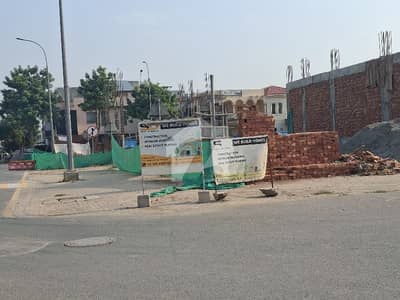 8 Marla corner plot main 150ft road opposite taqbeer trade centre near to roundabout for sale