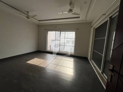 1 Kanal Brand New Uppar Portion For Rent