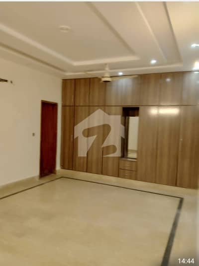 1 Kanal Upper Portion Available For Rent