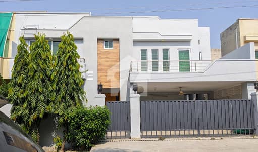 Beautiful Spacious House In Peaceful Neighborhood