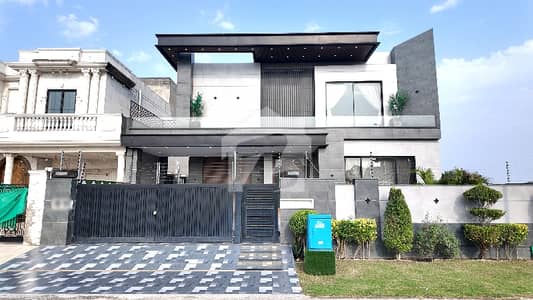 Spacious Good Location House Is Available For Sale In Ideal Location Of Air Avenue - Block Q