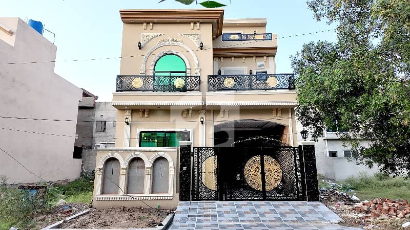 خیابانِ امین لاہور میں 4 کمروں کا 5 مرلہ مکان 2.0 کروڑ میں برائے فروخت۔ خیابانِ امین لاہور میں 4 کمروں کا 5 مرلہ مکان 2.0 کروڑ میں برائے فروخت۔