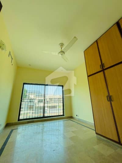 Prime Location 10 Marla House For rent In Bahria Town - Safari Villas
