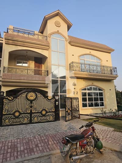 Avail Yourself A Great Prime Location 12.5 Marla House In Bahria Town Phase 8