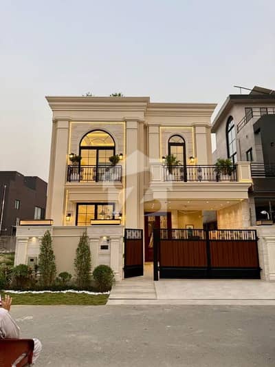 ڈی ایچ اے فیز 8 ڈی ایچ اے ڈیفینس,لاہور میں 4 کمروں کا 8 مرلہ مکان 3.35 کروڑ میں برائے فروخت۔ ڈی ایچ اے فیز 8 ڈی ایچ اے ڈیفینس,لاہور میں 4 کمروں کا 8 مرلہ مکان 3.35 کروڑ میں برائے فروخت۔