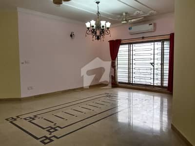 PREMIUM 1 KANAL UPPER PORTION AVAILABLE FOR RENT Spacious & Well-Maintained Upper Portion