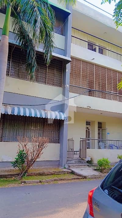 1st floor flat for sale in Askari 5 Gulberg III Lahore