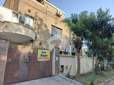 جی ۔ 11/3 جی ۔ 11,اسلام آباد میں 3 کمروں کا 1 کنال بالائی پورشن 1.7 لاکھ میں کرایہ پر دستیاب ہے۔
