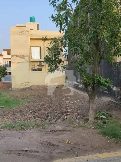 10 MARLA FULL POSSESSION PAID NEXT TO CORNER PLOT AVAILABLE FOR SALE ON INVESTOR RATE 10 MARLA FULL POSSESSION PAID NEXT TO CORNER PLOT AVAILABLE FOR SALE ON INVESTOR RATE