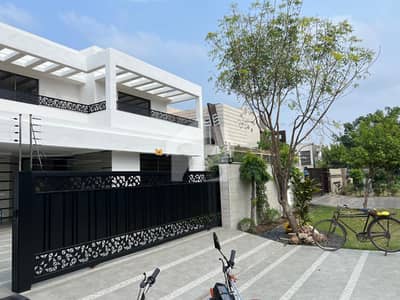 D H A Lahore 1 kanal Owner Build Design House with 100% original pics Available For Sale