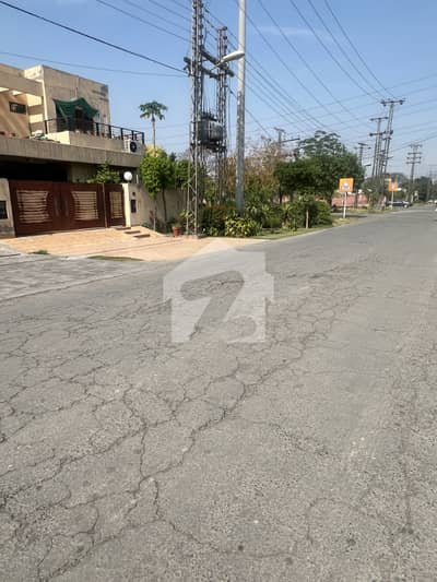 1 kanal Prime Location Q Block 3 Side Covered Road Level Nearest Masjid