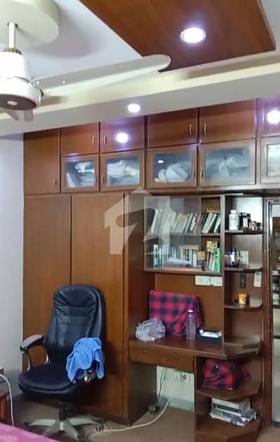 پی ای سی ایچ ایس بلاک 2 پی ای سی ایچ ایس,جمشید ٹاؤن,کراچی میں 3 کمروں کا 8 مرلہ فلیٹ 3.75 کروڑ میں برائے فروخت۔