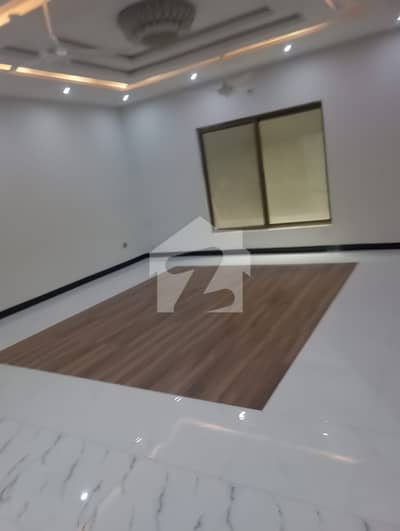 6marla Upper Portion For Rent 2bed with washroom Drawing lounge Kichen Servant Room parking Gas Electric