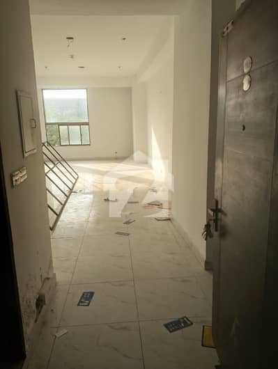 گلبرگ 3 گلبرگ,لاہور میں 5 مرلہ Studio دفتر 1.35 لاکھ میں کرایہ پر دستیاب ہے۔