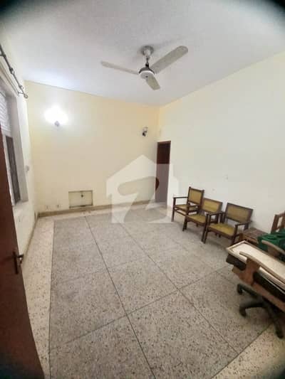 G-10 Upper Portion | Size: 4080 | 2 Bedrooms | 2 Bathrooms | Drawing Room | TV Lounge | Kitchen
