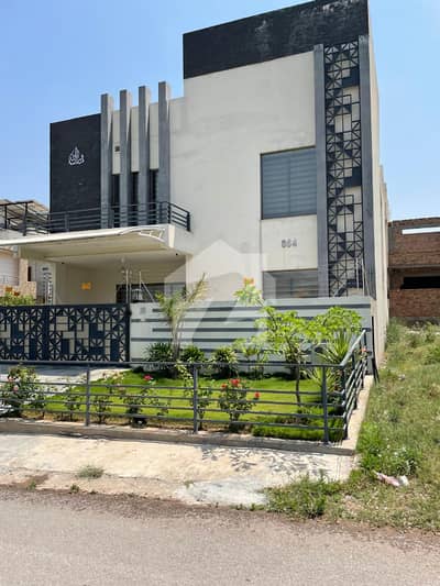 E-11 ISLAMABAD 8Marla House For Rent 5bed With washroom Drawing Dining Tvl Kichen Servant Room parking Gas parking l