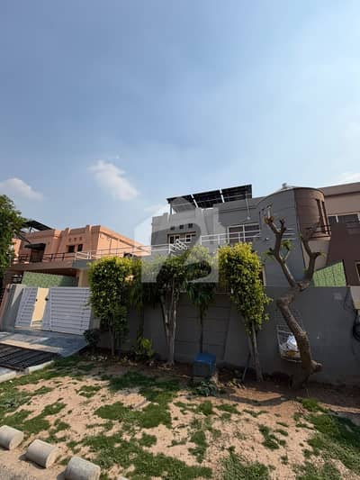 10 Marla Luxury Fully Furnished House | 4 Bedrooms | 20kW Solar System | Modern Living 10 Marla Luxury Fully Furnished House | 4 Bedrooms | 20kW Solar System | Modern Living