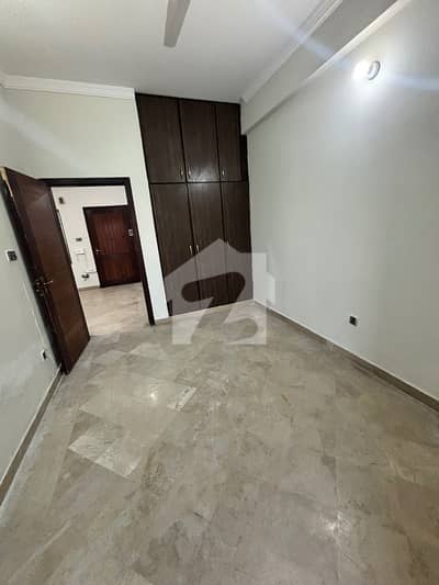 ای ۔ 11/3 ای ۔ 11,اسلام آباد میں 2 کمروں کا 3 مرلہ فلیٹ 1.65 کروڑ میں برائے فروخت۔