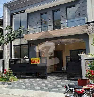 8 Marla Spacious House For Sale