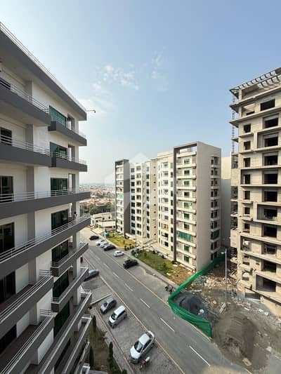 14 MARLA BRAND BEW 4 BEDROOM APARTMENT AVAILABLE FOR RENT