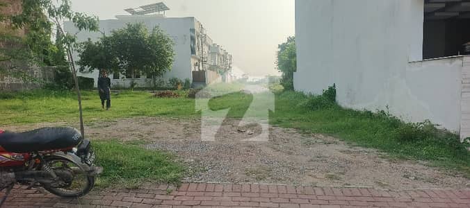 بحریہ انکلیو - سیکٹر ایف1 بحریہ انکلیو,بحریہ ٹاؤن,اسلام آباد میں 8 مرلہ رہائشی پلاٹ 1.5 کروڑ میں برائے فروخت۔
