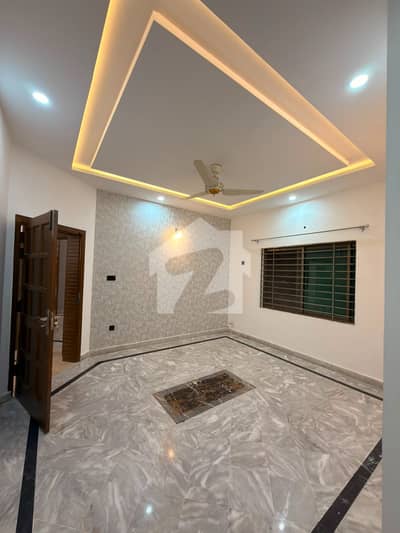 E-11/3 Multi 1kanal Ground Portion 3beds DD Tv Lounge Servant Quarter Separate Gate For Rent
