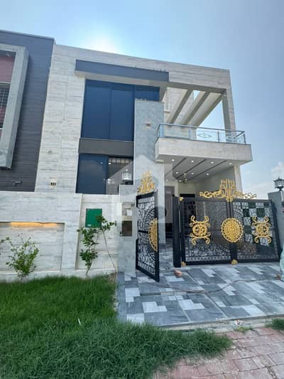 5 Marla Residential House For Sale In Jinnah Block , Nearby Commercial Market, School, Mosuqe and Health Care Canter 5 Marla Residential House For Sale In Jinnah Block , Nearby Commercial Market, School, Mosuqe and Health Care Canter