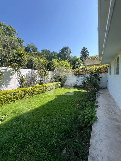 1 Kanal House For Rent In F-6/3 Islamabad 5 Bedrooms & Beautiful Lawn