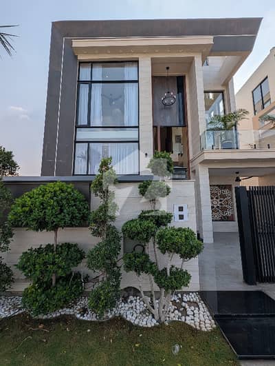 10 MARLA BRAND NEW HOUSE FOR SALE