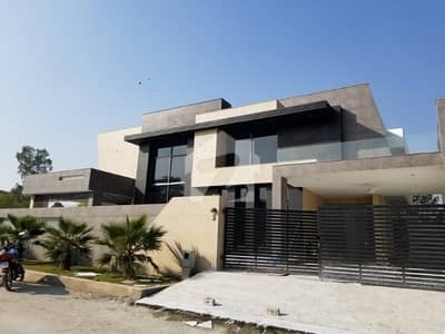 ایف ۔ 8 اسلام آباد میں 6 کمروں کا 1 کنال مکان 13.0 لاکھ میں کرایہ پر دستیاب ہے۔