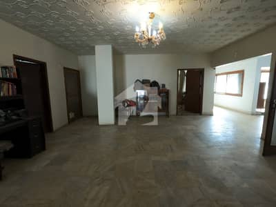 1089 Yards Single-Storey Bungalow for Sale in Phase 1, North Avenue
