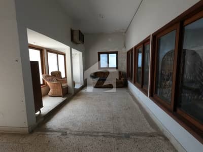 1089 Yards Single-Storey Bungalow for Sale in Phase 1, North Avenue