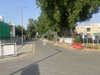 02-Kanal + 1.50Marla Corner 150'Ft Road Vip Location Investment Price Deal