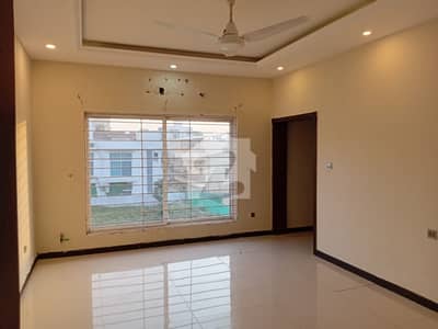 1 Kanal Beautiful Upper Portion With Separate Gate And Solar Panels Install