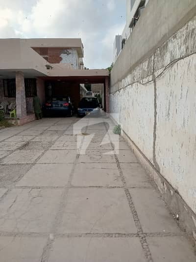 DHA PHASE 5 1033 YARD TWO UNIT OLD BUNGALOW IS UP FOR URGENT SALE