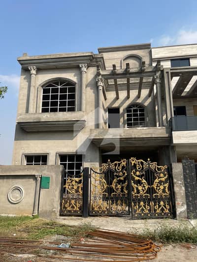 بحریہ آرچرڈ فیز 2 بحریہ آرچرڈ,لاہور میں 3 کمروں کا 5 مرلہ مکان 1.38 کروڑ میں برائے فروخت۔ بحریہ آرچرڈ فیز 2 بحریہ آرچرڈ,لاہور میں 3 کمروں کا 5 مرلہ مکان 1.38 کروڑ میں برائے فروخت۔