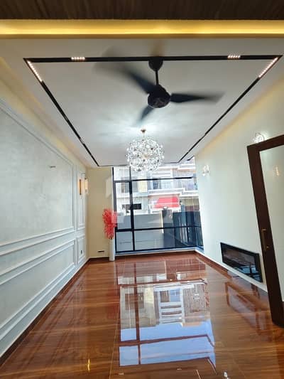 10 Marla Brand New house available for rent