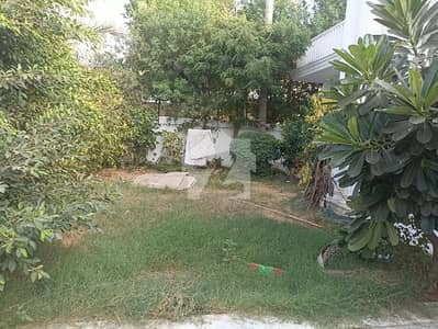 DHA PHASE 5 500 YARDS 5 BEDROOMS BUNGALOW IS UP FOR URGENT SALE